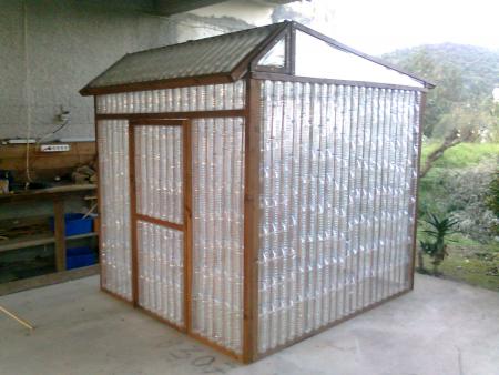 Plastic-Bottle-Greenhouse (1)